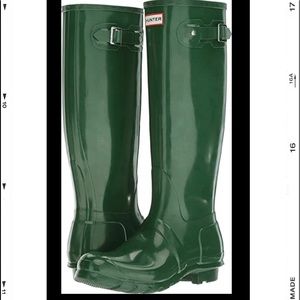 Hunter Tall Gloss Wellington Rain Boots + Buckles